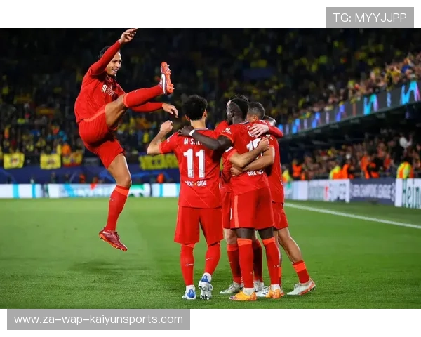 利物浦球员与球迷发生暖心互动新闻登热搜，利物浦足球新闻